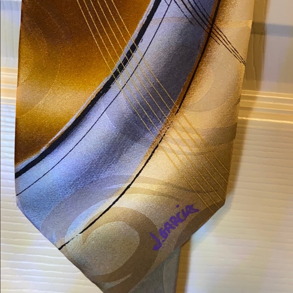 Tie - Picture 2 of 3